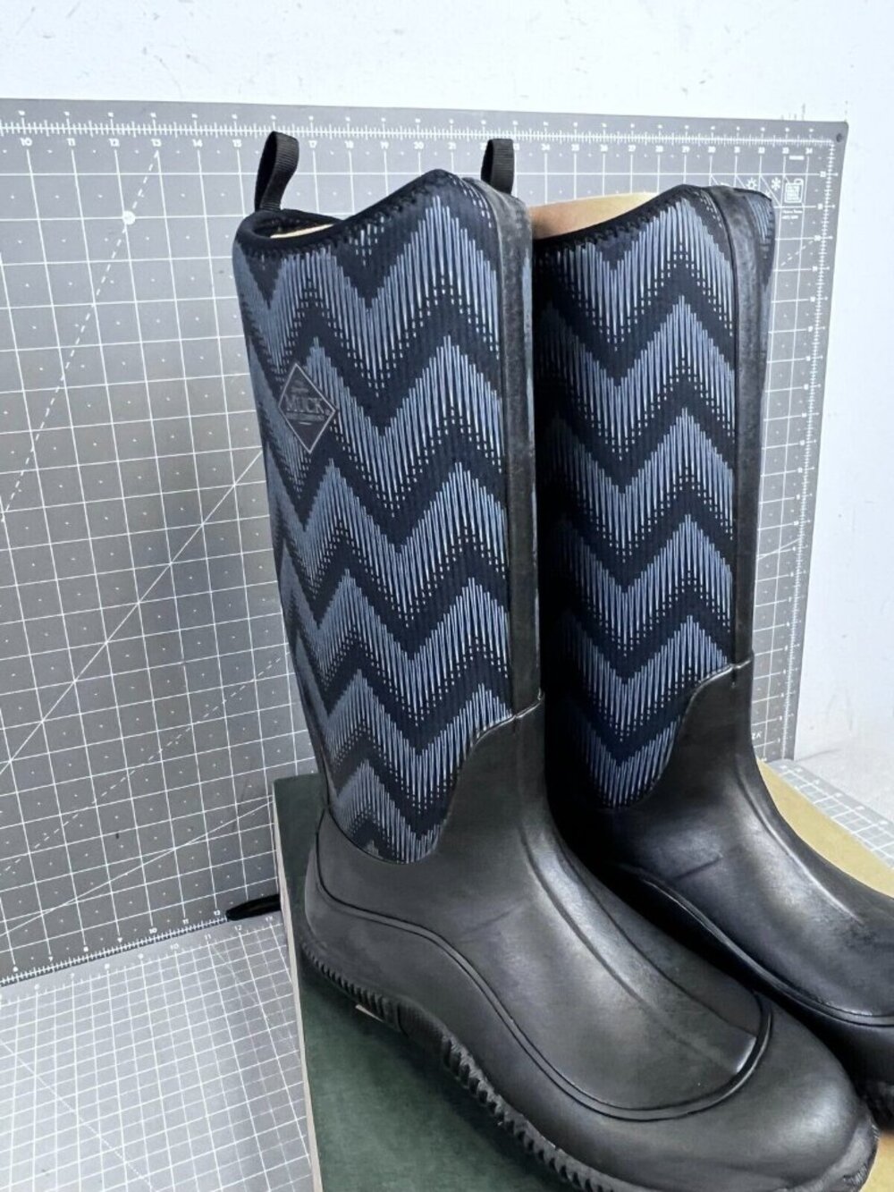 MUCK Boots Women's Hale Print 10 US 42 EU Multi Season Fuzzy Herringbone New - Picture 3 of 9